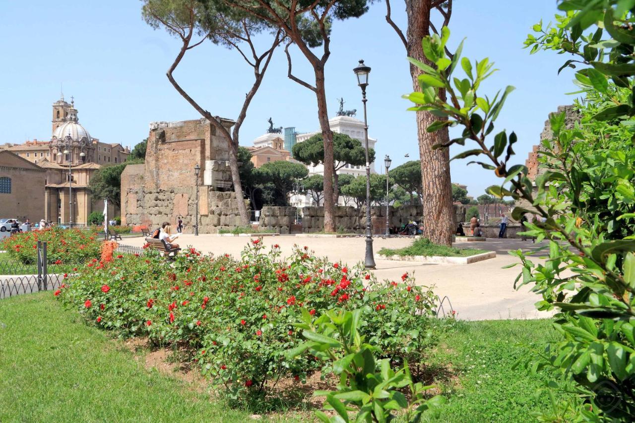 Roman Holiday Suites Exterior photo